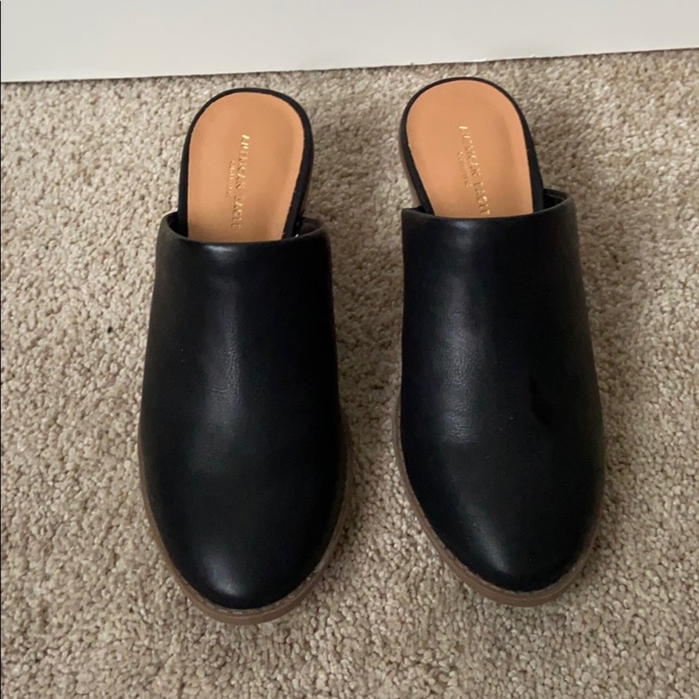 Like new AE Mules